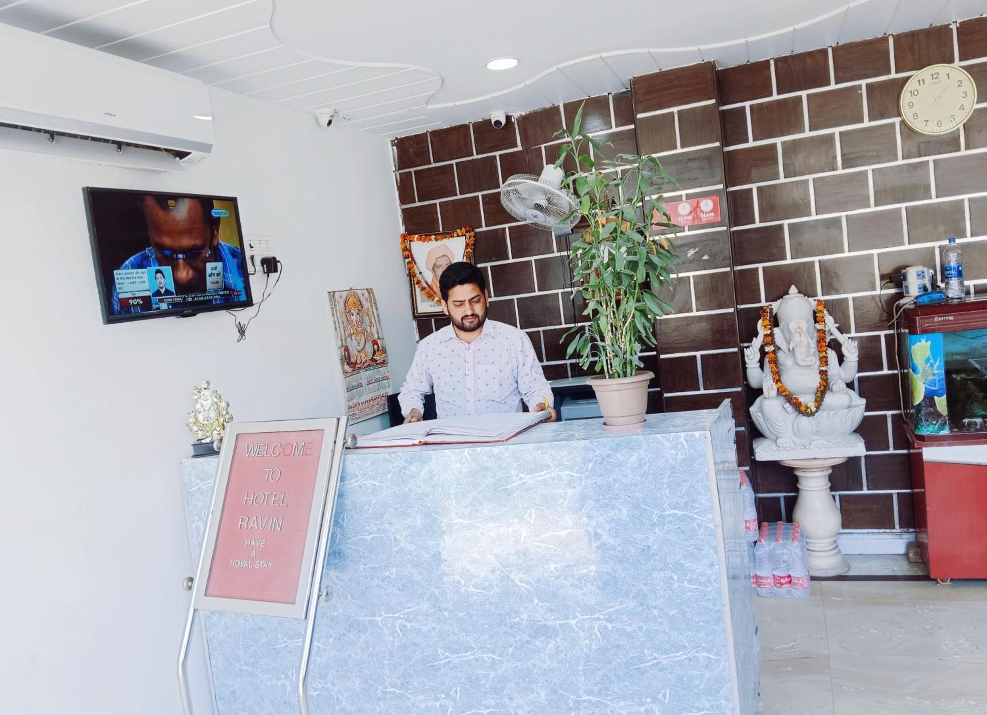 Hotel Hight Krone A Family Near Igi Airport Delhi