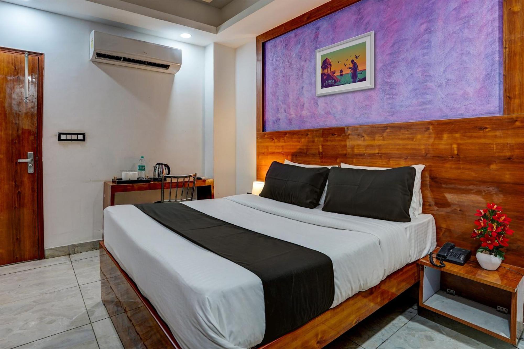 Hight Krone A Family Near Igi Airport Delhi Hotel 4*