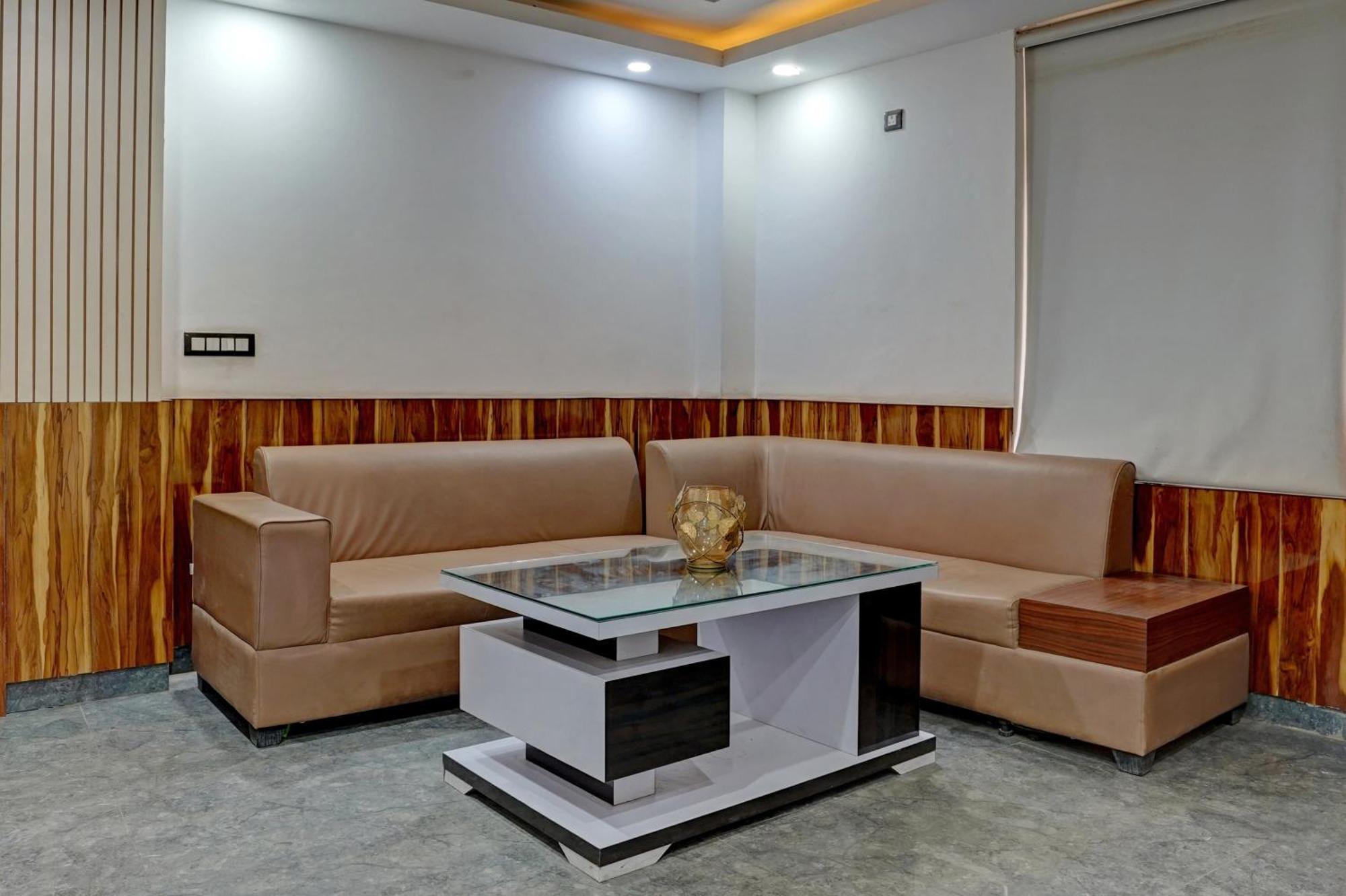Hight Krone A Family Near Igi Airport Delhi 4* New Delhi